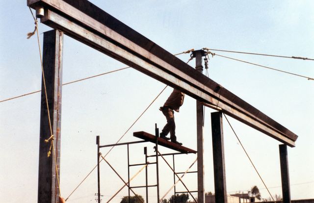 49.- Estructura metálica para recibir arcotecho.