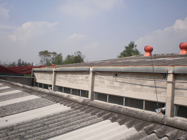 9.- Cubierta de asbesto por sustituir.