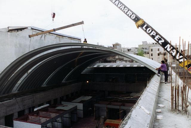 36. Arcotecho. Arco apoyado en niveles diferentes. Vista exterior.