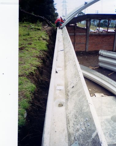 29. Arcotecho.   Canalones de concreto. Recibiendo arco.