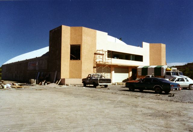 42. Arcotecho. Combinada con volúmenes arquitectónicos, se logran fachadas de aspecto agradable.