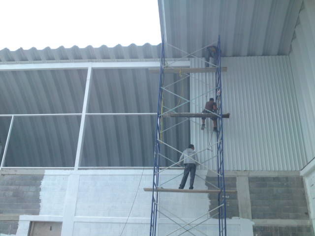 12.- Muro de lámina R-101 sobre estructura.