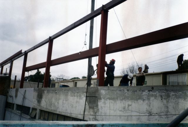 51.- Ampliación con estructura metálica.