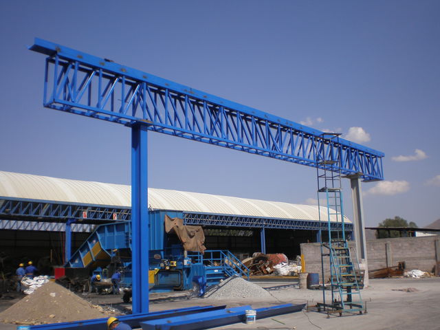 55.- Armadura con columnas muy separadas para recibir arcotecho de 30.00 ml.